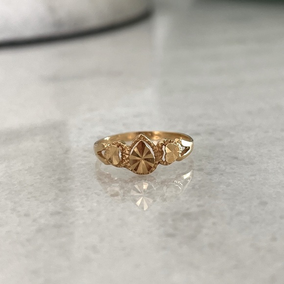18K Yellow Gold Engraved Ring